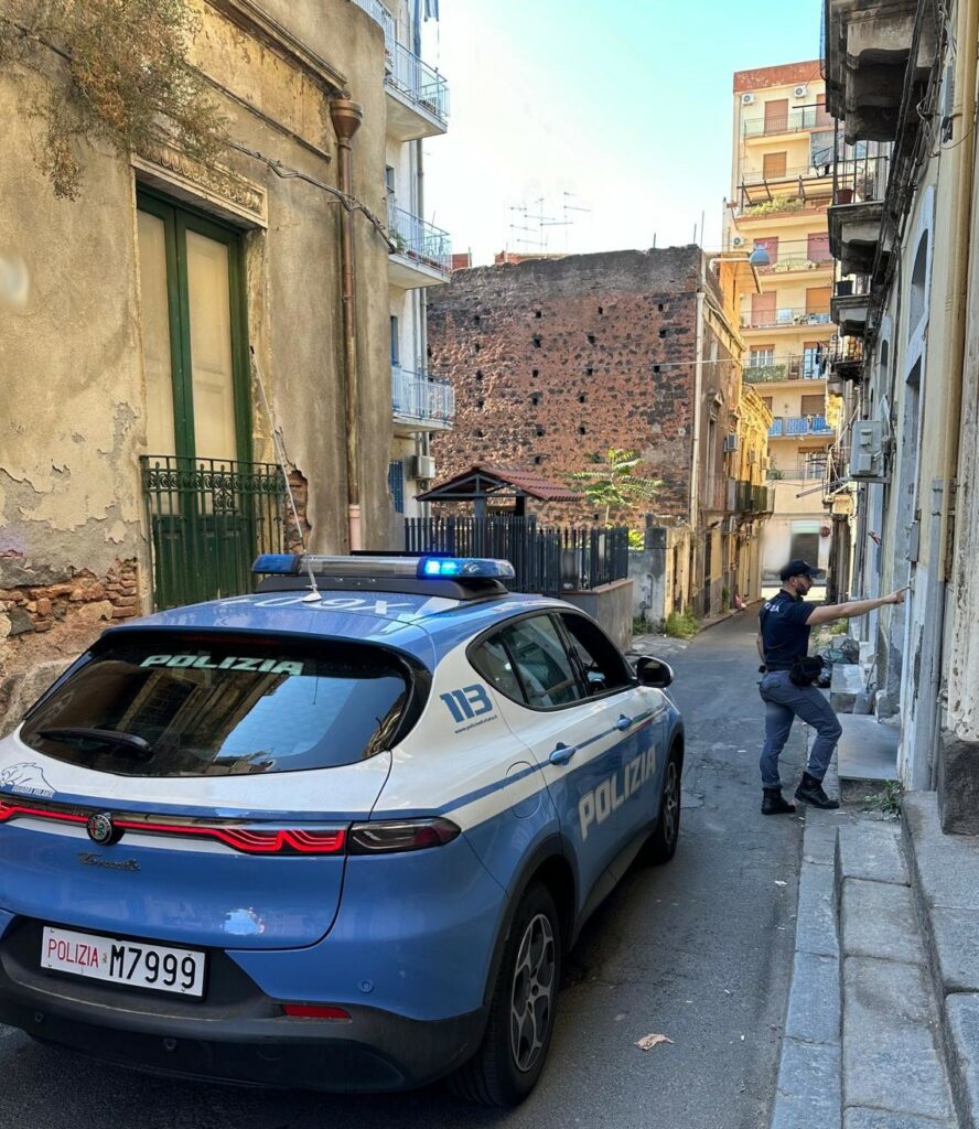 Casa a luci rosse e droga nel centro storico di Catania, espulsione per una colombiana