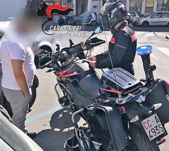 Parcheggiatori abusivi a Catania: 22enne recidivo denunciato