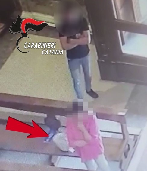 Furto in una chiesa di Caltagirone, Catania, il ladro riconosciuto dalla videosorveglianza – VIDEO
