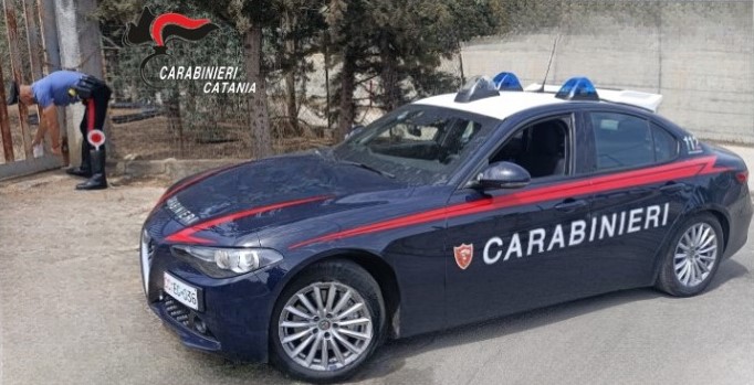 Palagonia (CT), spacciatore in trappola nonostante la fuga a piedi: arrestato dai Carabinieri